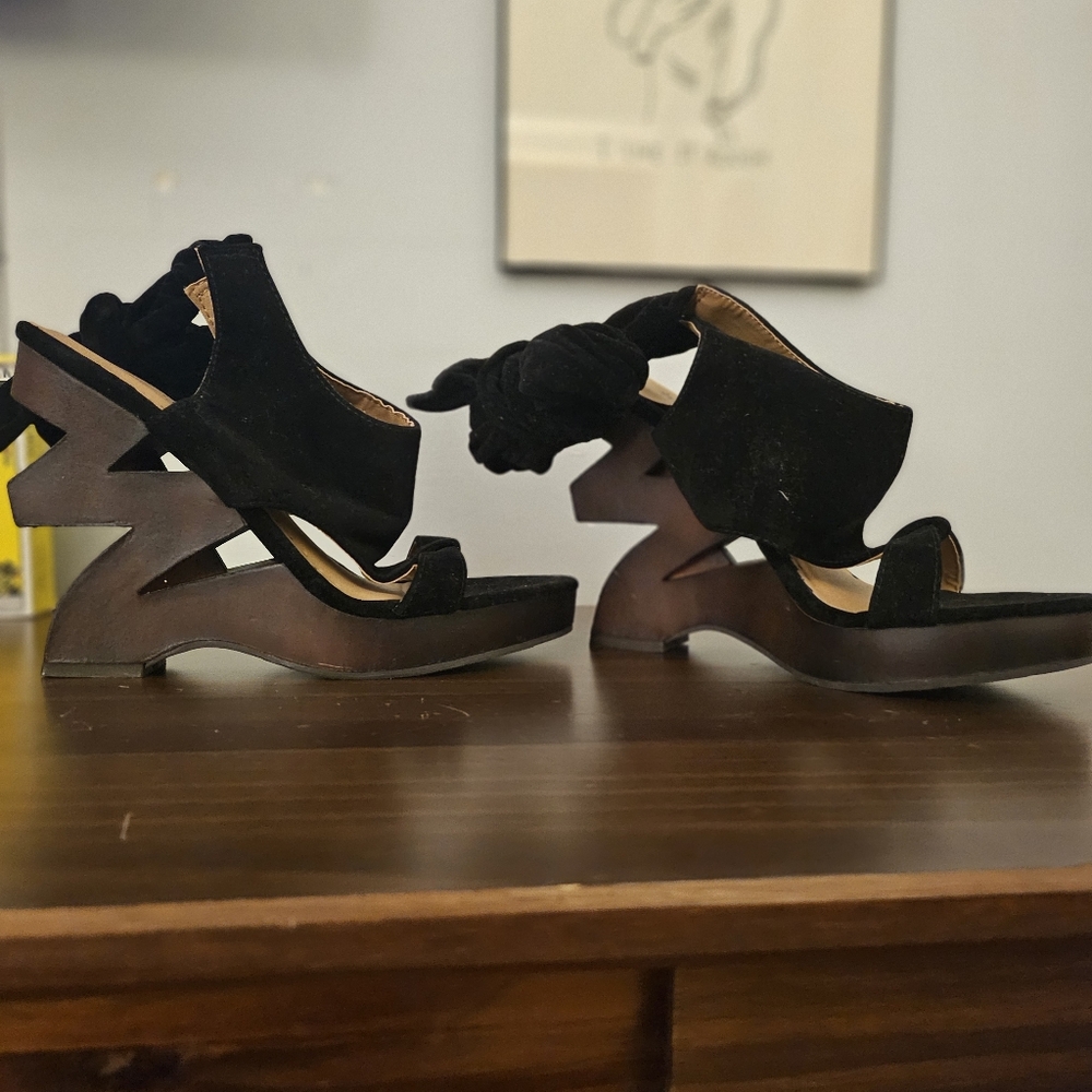 NWOT Black And Wood Wedge Sandal